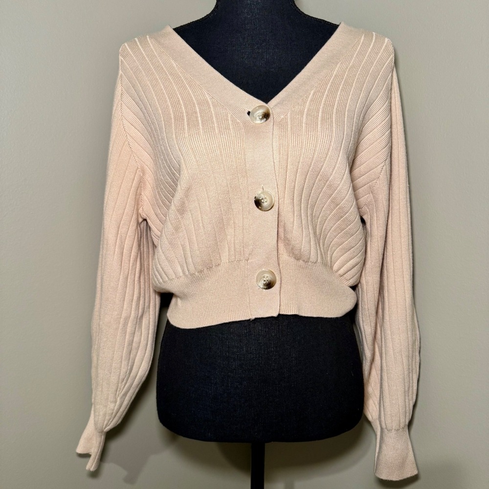 Women's Crescent Beige Ribbed Cropped Cardigan Sweater V-Neck Size Medium‎